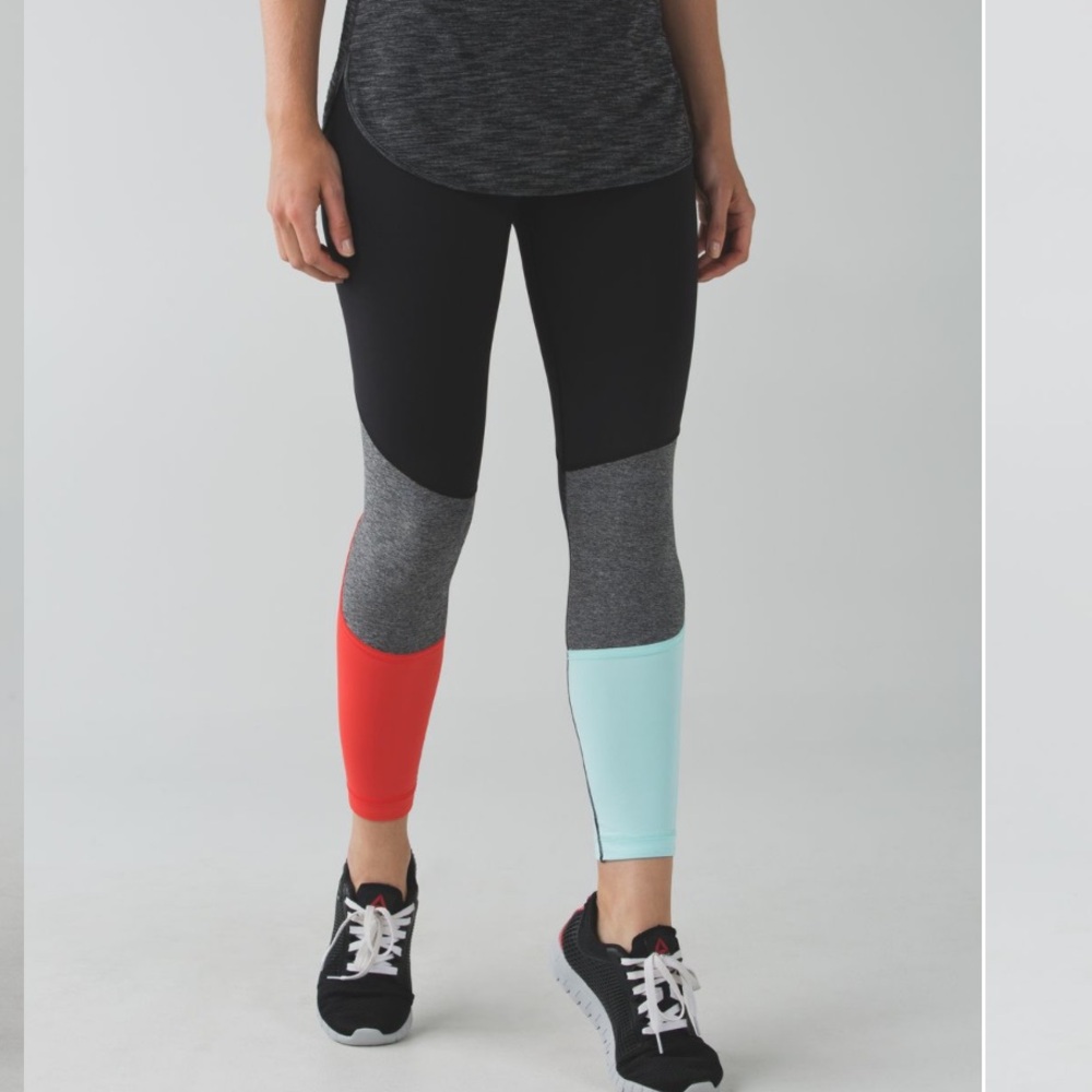Lululemon Pedal to the Medal 7/8 Tight Black Blue Red size 4 like new